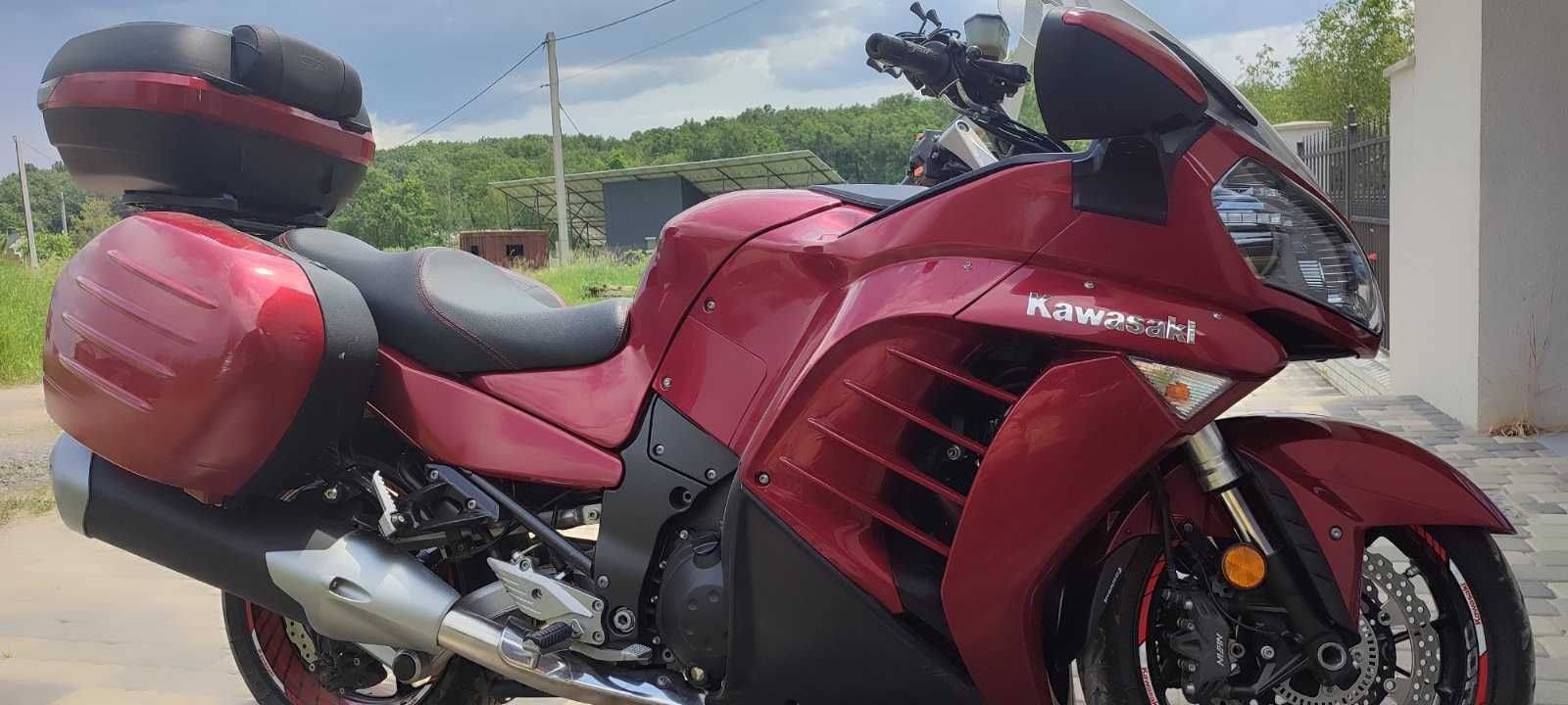 Продам мотоцикл Kawasaki GTR 1400