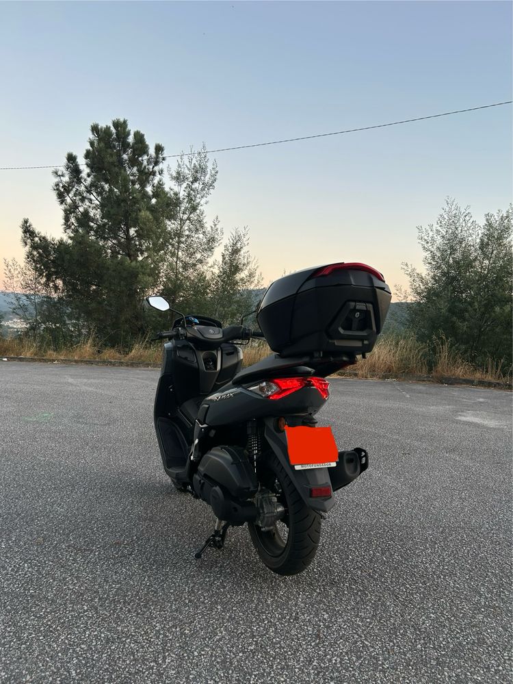 Yamaha NMAX 2024 com topcase