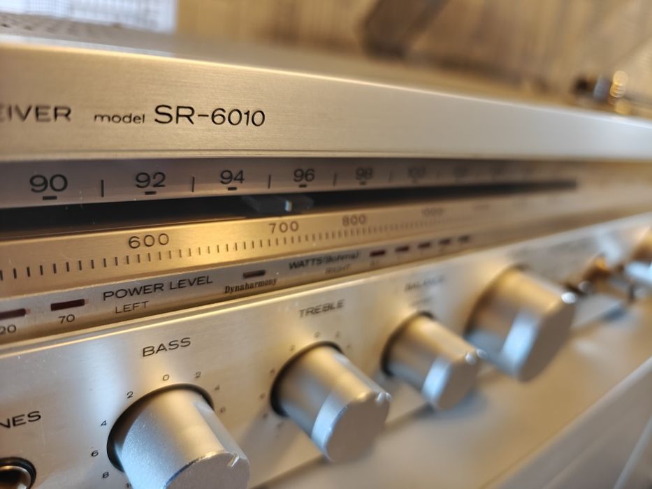 Amplituner stereo Hitachi SR-6010