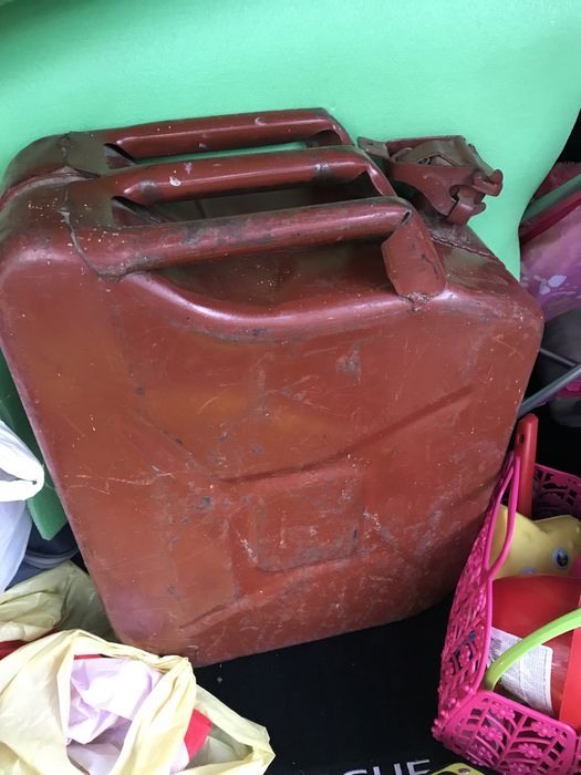 Продам металеву каністру(канистру) 20л