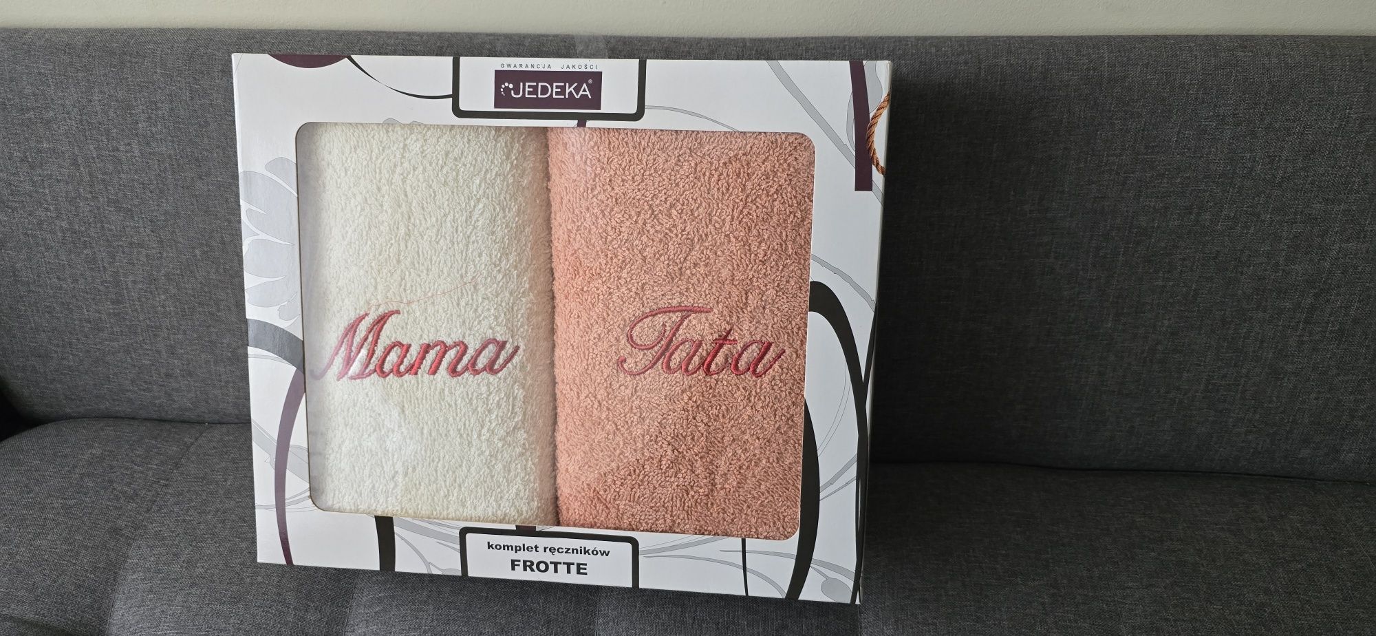 Komplet  ręczników w opakowaniu  prezentowym Mama i Tata