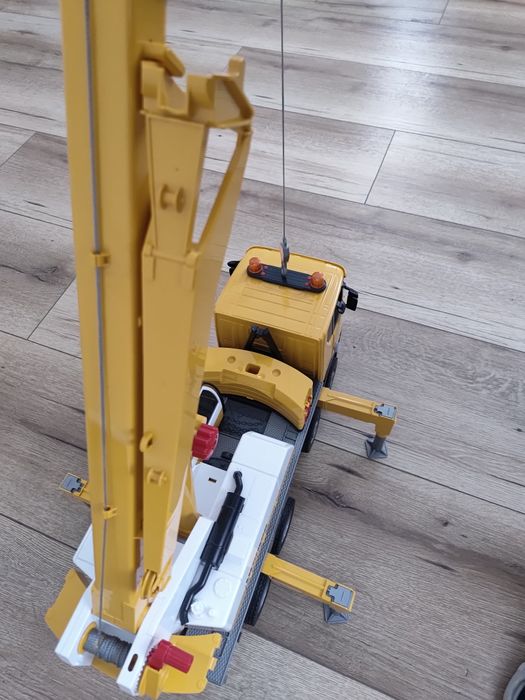 Автокран Bruder SACANIA R 560