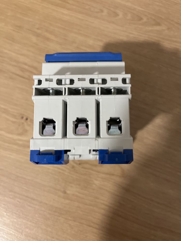 Wylacznik instalacyjny Schrack Amparo