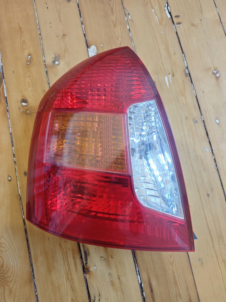 Фара задняя левая оригинал на Hyundai accent 2008