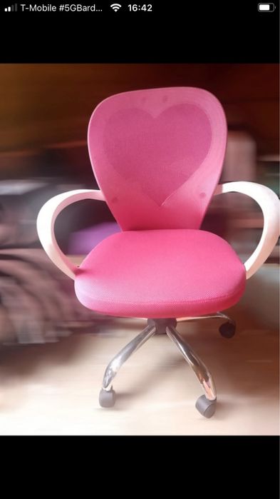 Krzeslo obrotowe serce rozowe