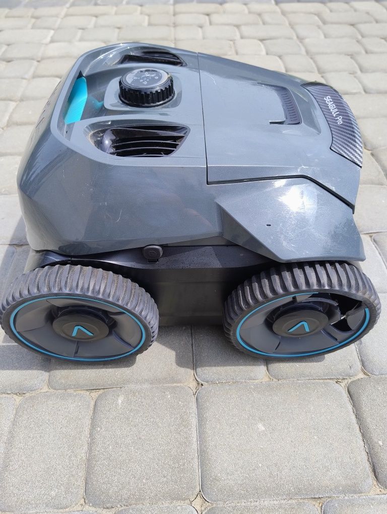 Robot odkurzacz basenowy
