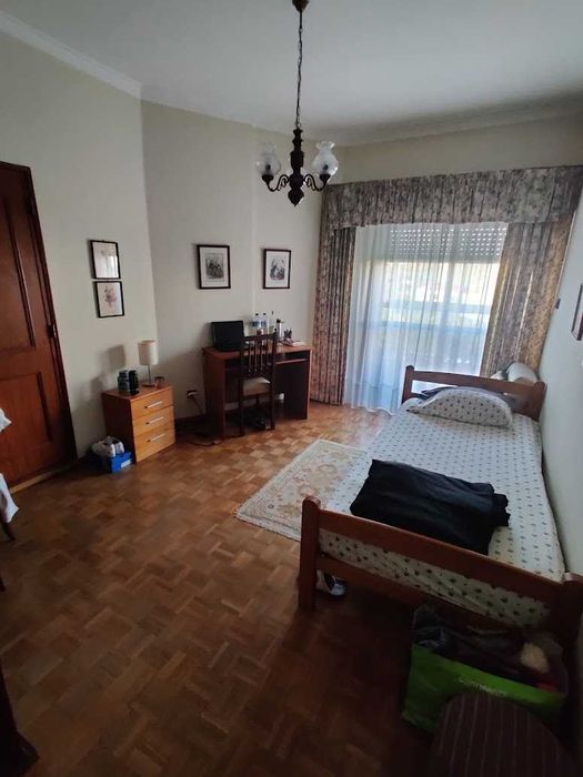 Alugo quarto em Alfornelos/Encosta do Sol