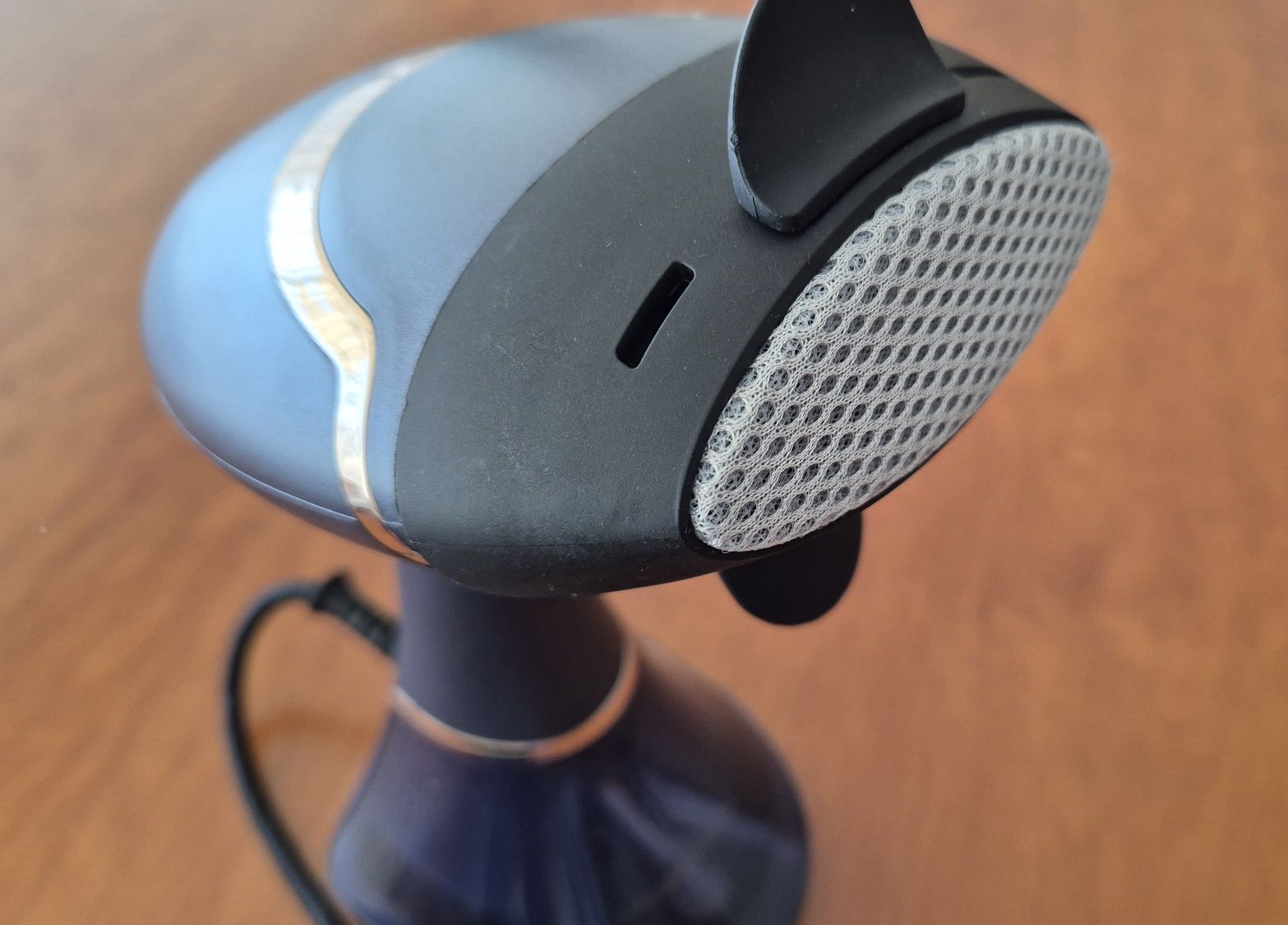 Ferro a vapor vertical Russell Hobbs