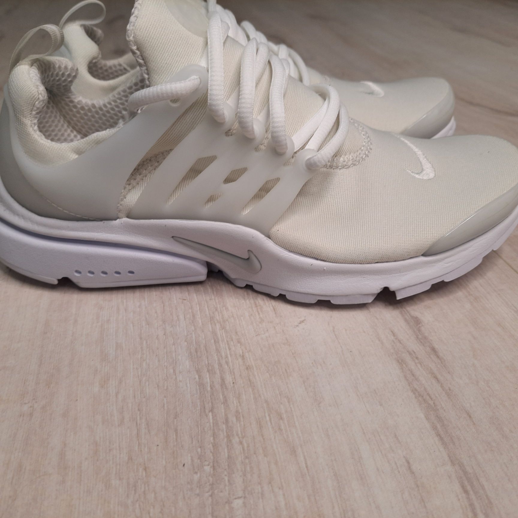 Оригінальні чоловічі кросівки NIKE AIR PRESTO CT3550-100