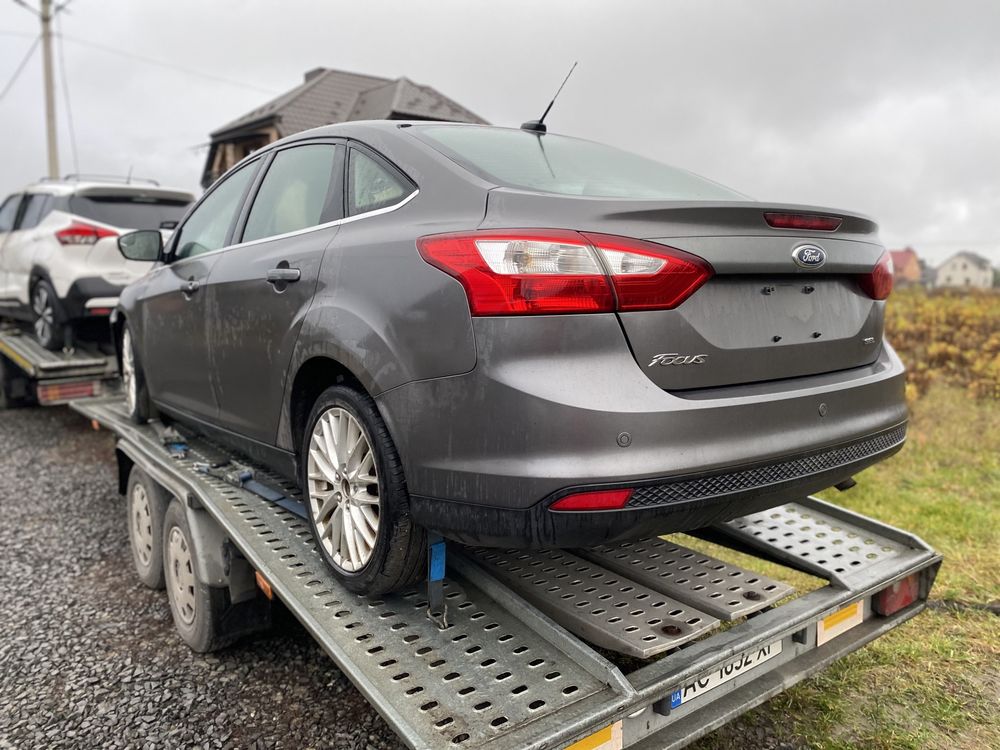 Кришка багажника Ford Focus mk3 11-18 сідан хетч ляда