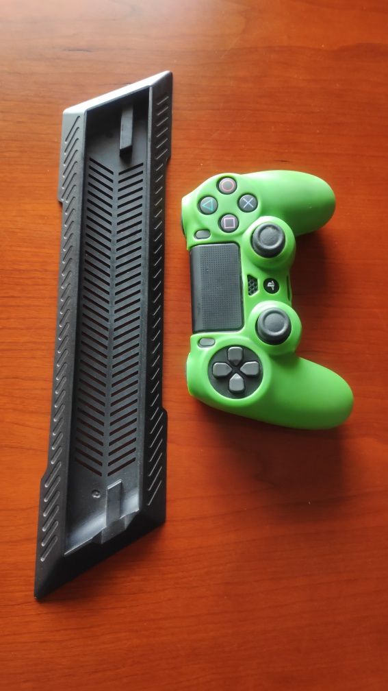 PS4 Slim + Comando + base vertical