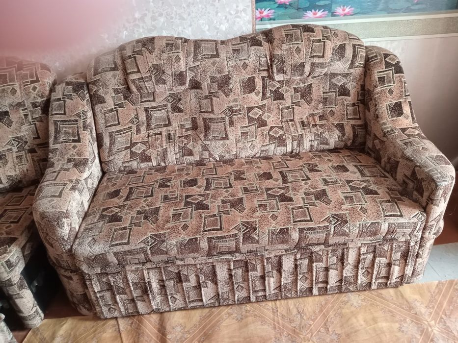 Продаю двомісний диван, який складався з декількох частин
