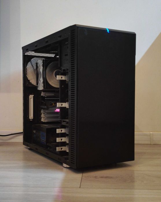 RTX 3060 Ti / AMD 8 rdzeń/ 16 GB RAM / SSD 256gb + HDD 500gb