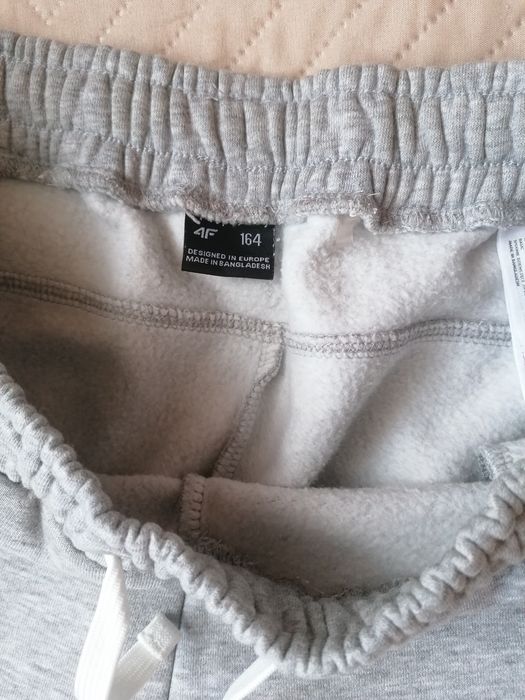 Spodnie dresowe damskie  4f