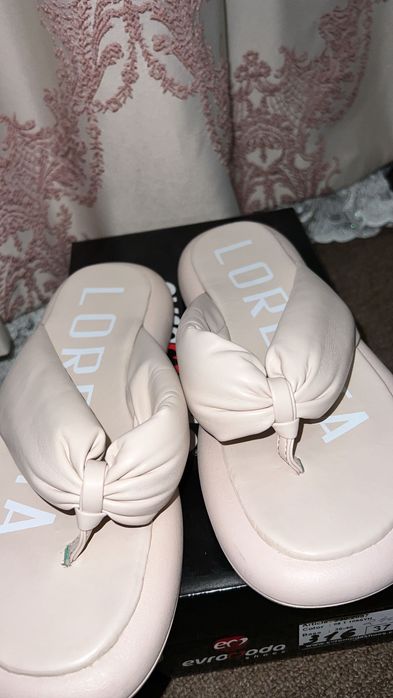 Летние кожаные шлёпки