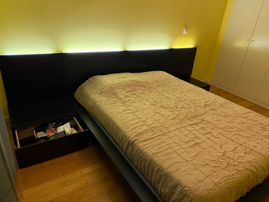 Quarto Completo -Cama, Cabeceira, Cómoda, Espelho e Mesas de Cabeceira