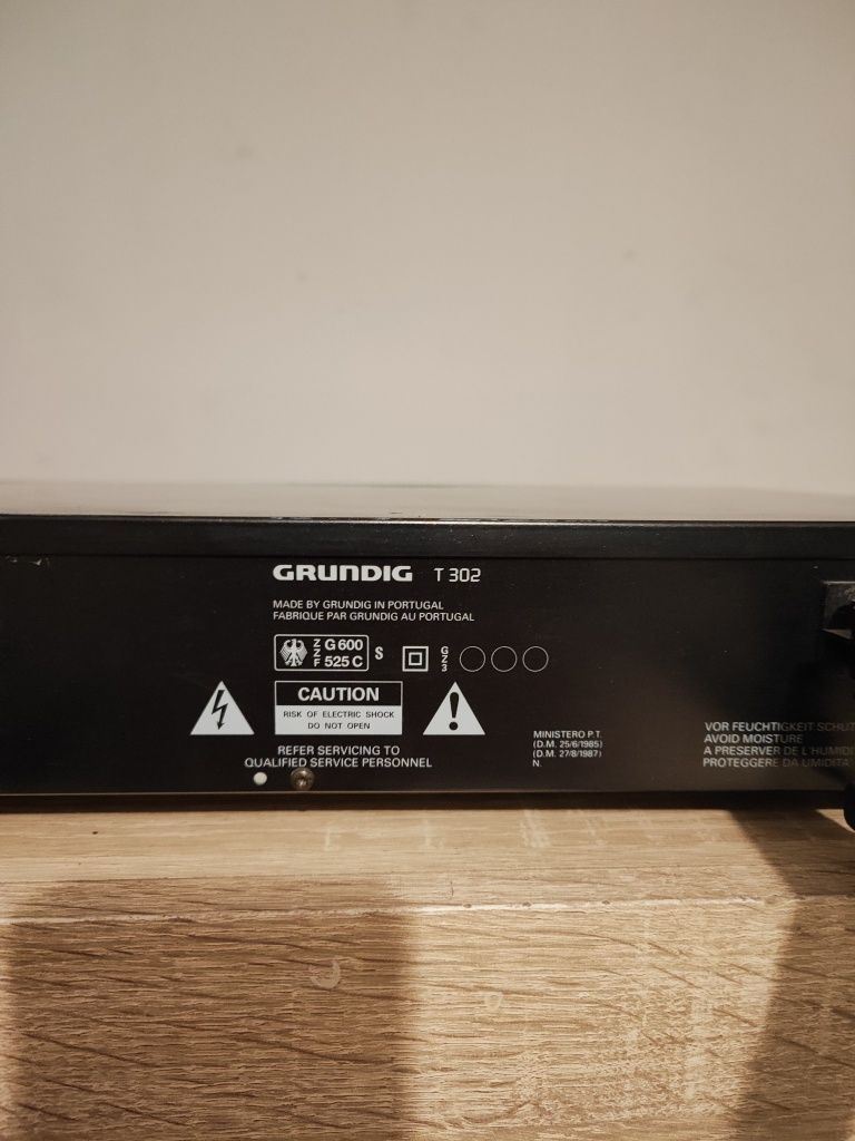 Grundig T302 Jest to urządzenie elektroniczne służące do odbierania sy