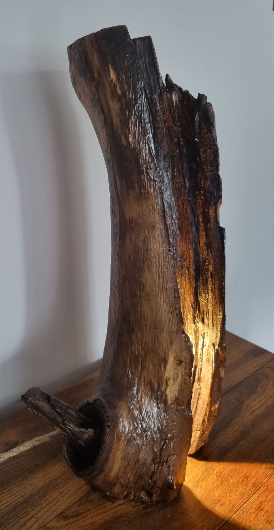 Lampa z drewna ręcznie robiona