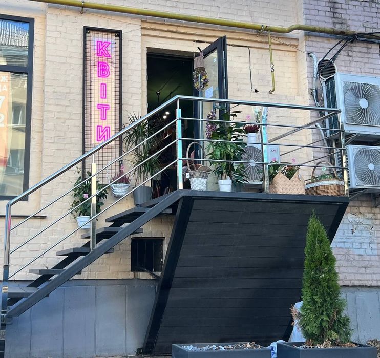 Продам с арендатором, фасад, 1-эт. , Межигорская 57/17, м. Т.Шевченко