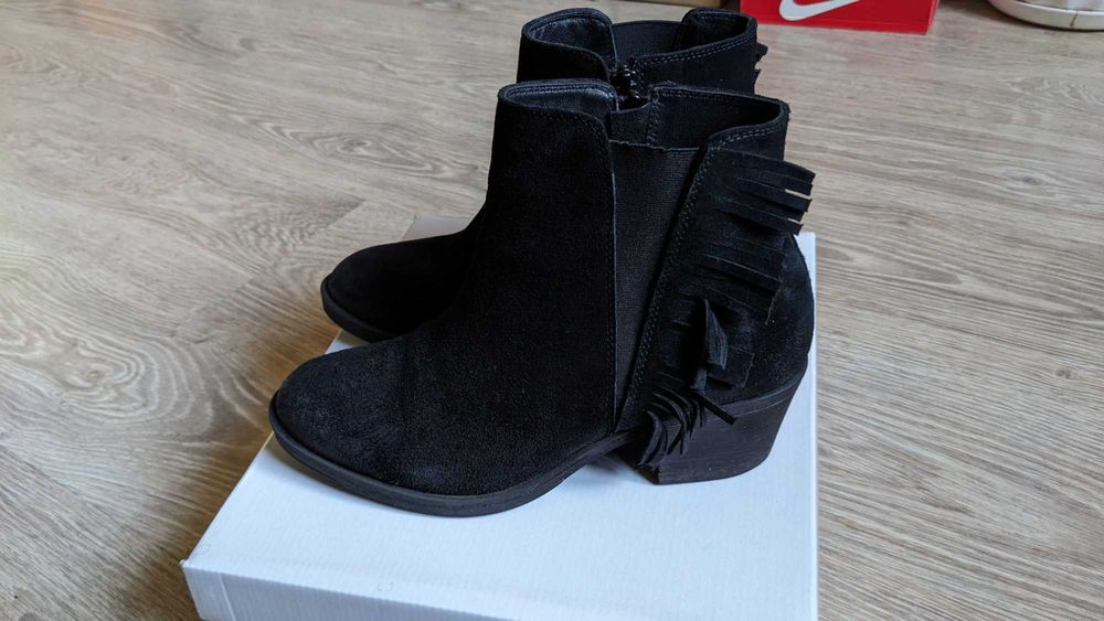 Botki Badura czarne zamszowe rozm. 39