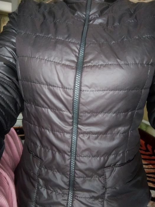 Продам ветровку размер 42