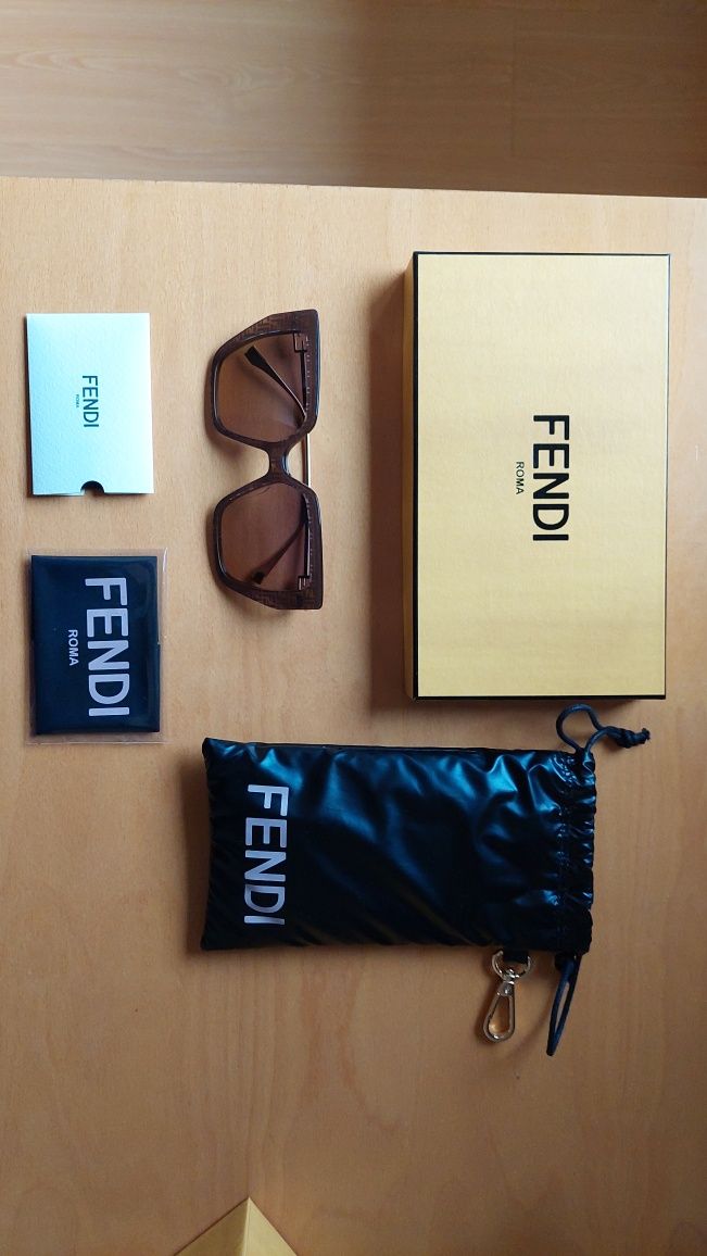 Óculos de sol FENDI como novos (FN000579) - Senhora