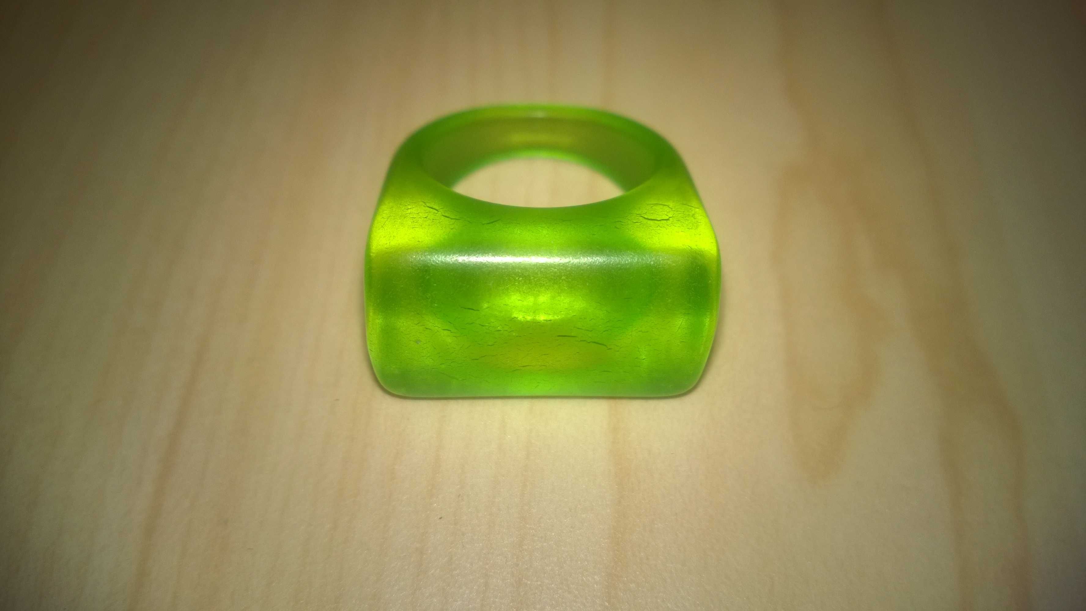 Anel verde de senhora ou para menina
