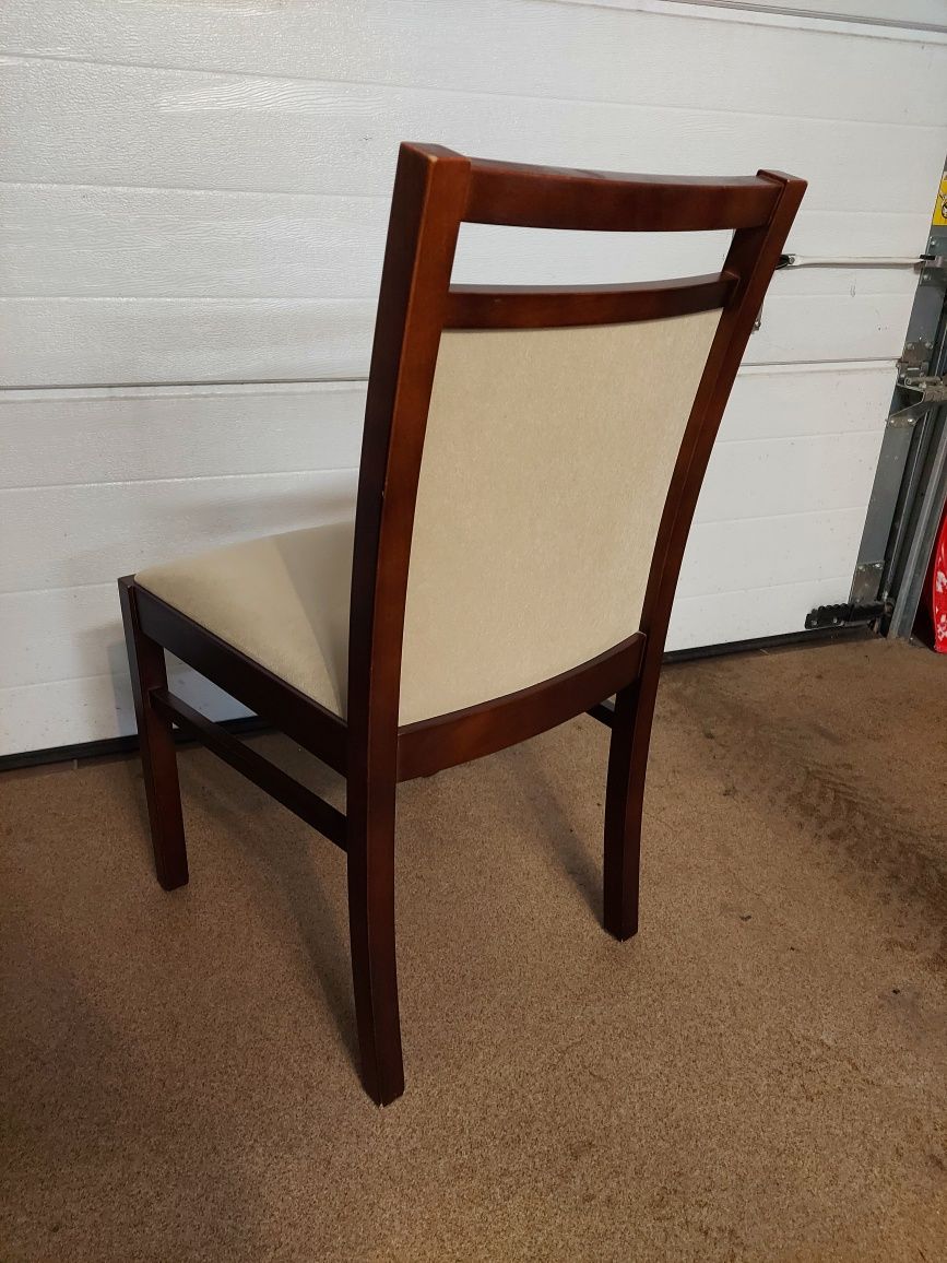 Krzesła z tkaniny carabu