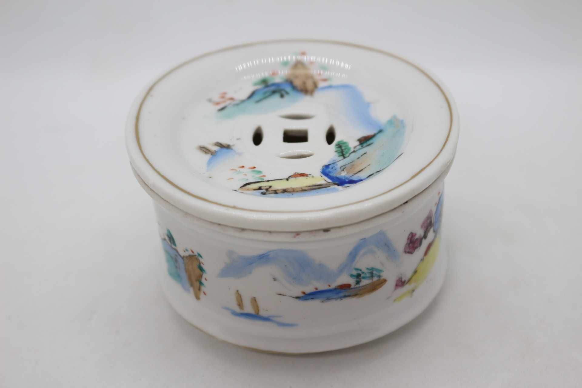 Caixa de Grilos Porcelana Chinesa Paisagem e Caligrafia Séc XX