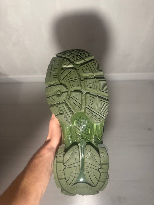 Balenciaga Runner Leather Free Khaki
42 size