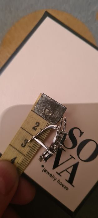 Серьги в белом золоте с сапфирами и бриллиантами