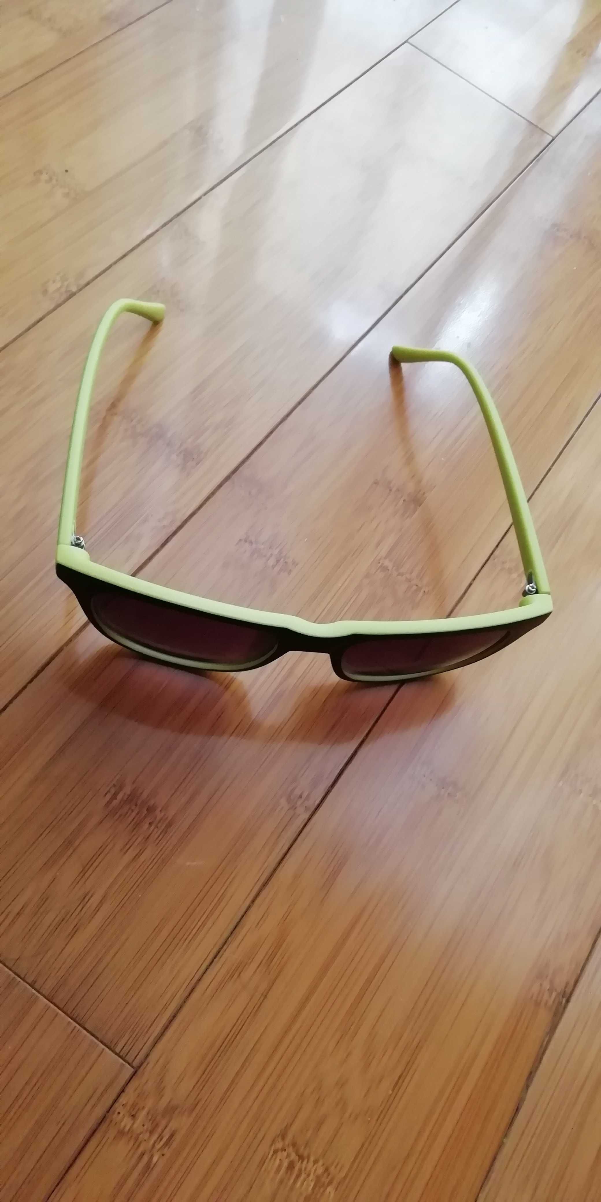 Óculos de Sol - verdes e pretos
