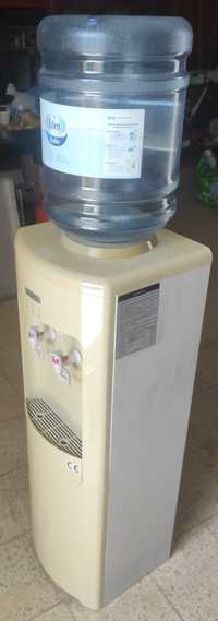 Dispensador de água fria e quente