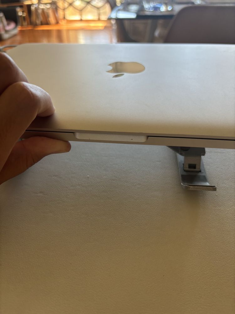 MacBook Pro 13” (2015) – 8GB RAM / 256GB SSD – Estado Excelente