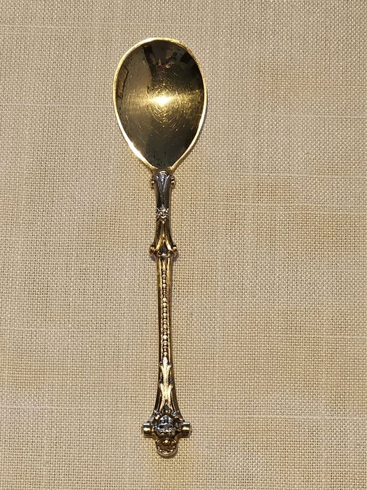 Dziesięć złoconych łyżeczek ze srebra próby 800