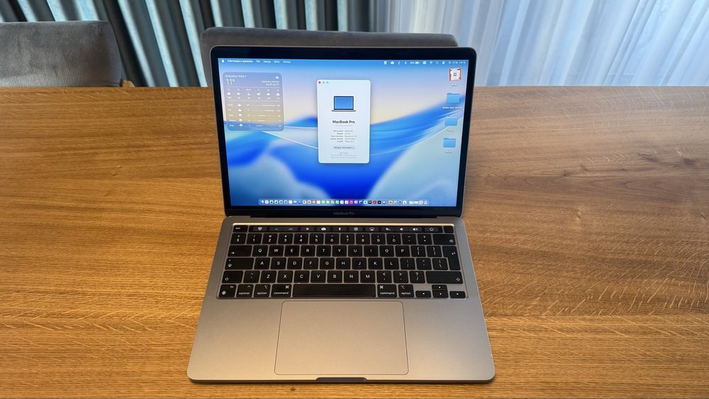 Macbook pro M2 13 cali 16 gb RAM / 1 Tb pamięci