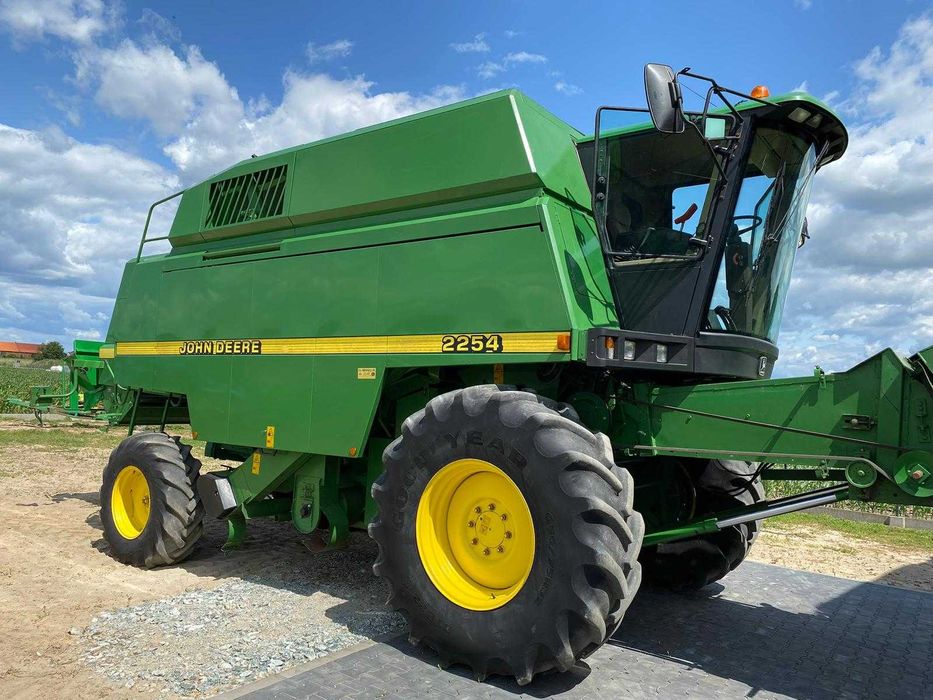 Kombajn zbożowy JOHN DEERE 2254 - 2000 rok - Heder 4,85 - SUPER STAN