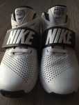 Buty Nike Team Hustle D8