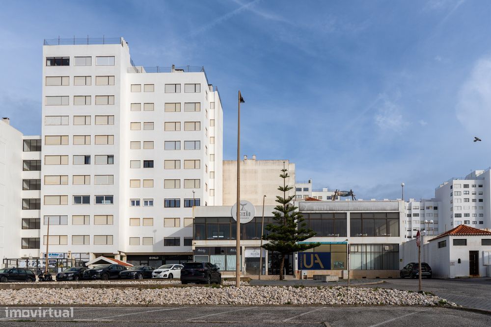 Loja com 52 m² + BOX com 27m2 (garagem/arrumos) - Santa Cruz!