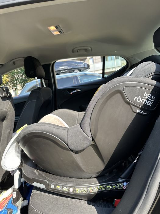 Britax Romer dualfix m i-size czarny