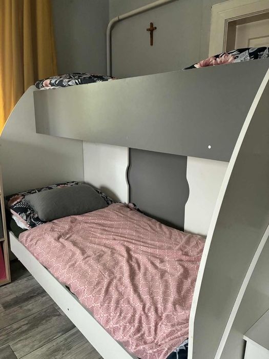 Sprzedam łóżko piętrowe z materacami i schodkami