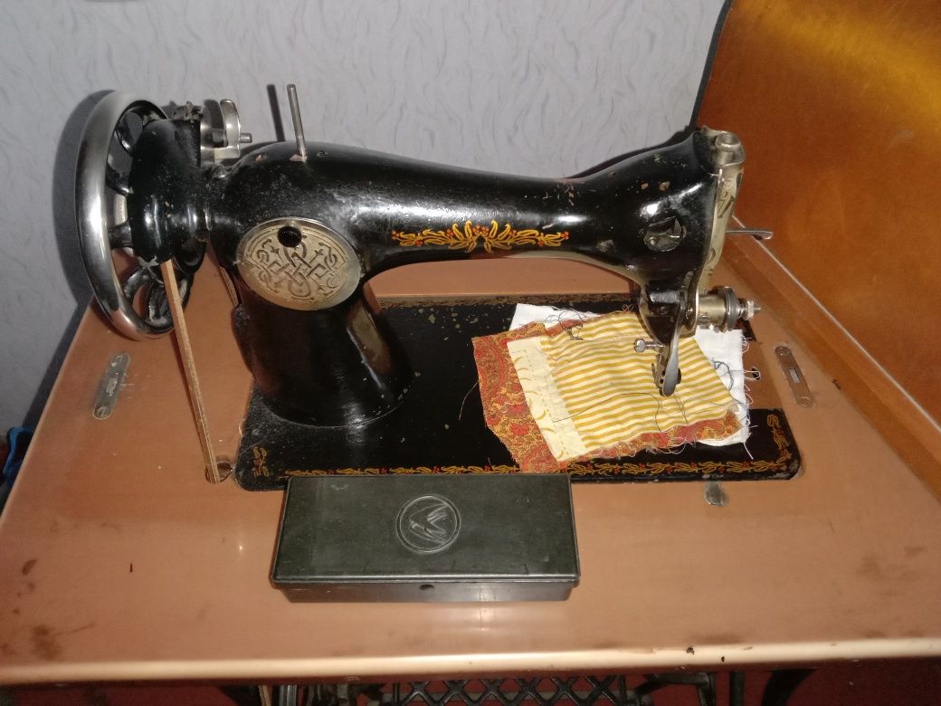 Швейна машинка ножна , ПМЗ