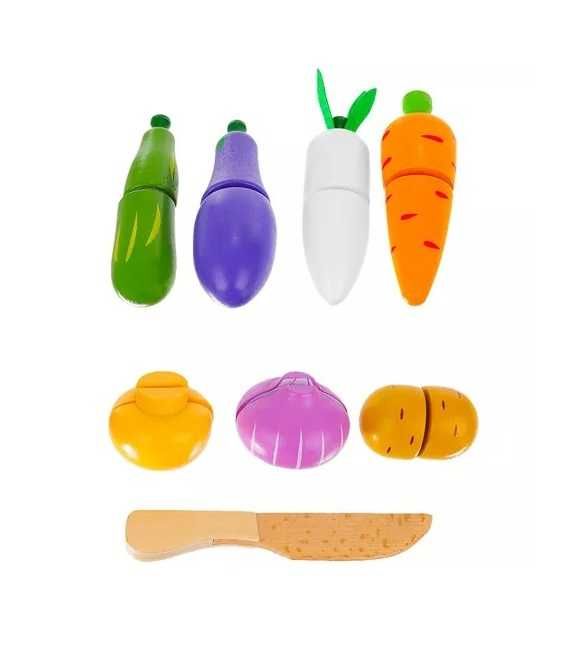Zestaw drewnianych warzyw do krojenia na rzep w skrzynce