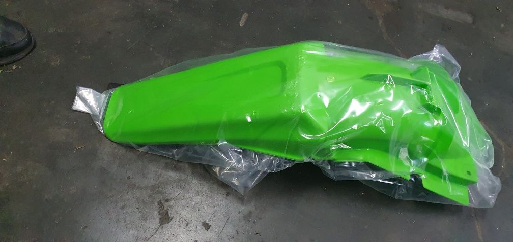 Błotnik Tylny Tył Nowy Ufo Kawasaki Kx 125 Kx 250 rok 98-02