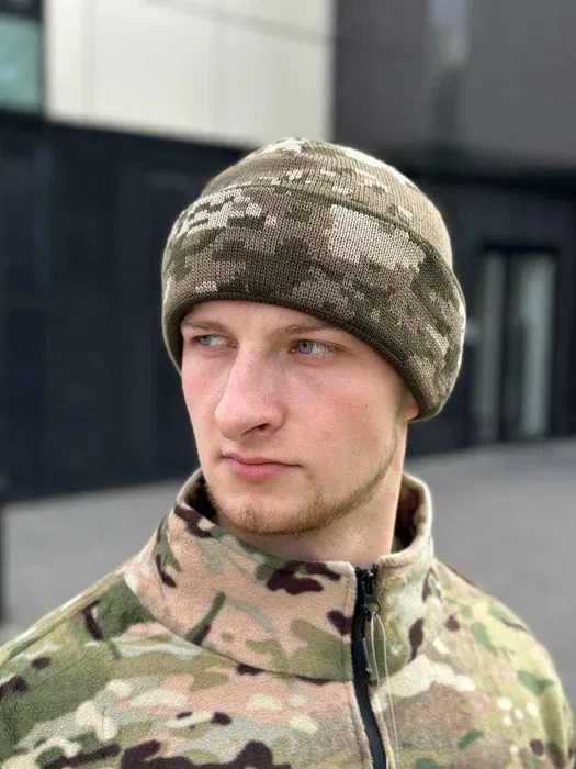 Армійська зимова шапка вязка на флісі тепла в'язана шапка з відворотом