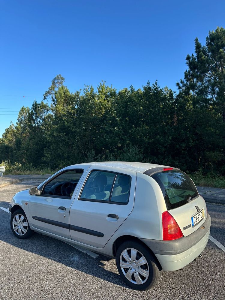 Renault Clio 1.4 Gasolina – 75 cv | 5 Portas | Económico e Fiável