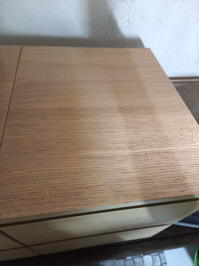 Mesa de cabeceira malm