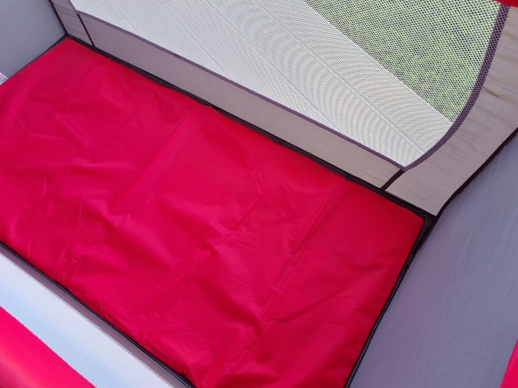 Cama de viagem impecável