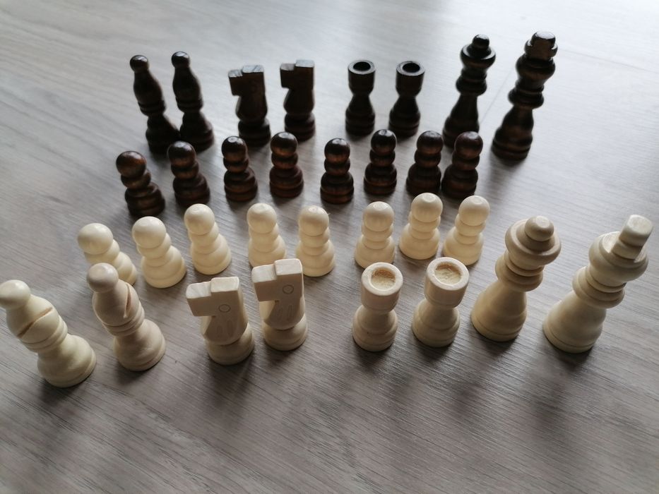 Komplet 32szt figur szachowych