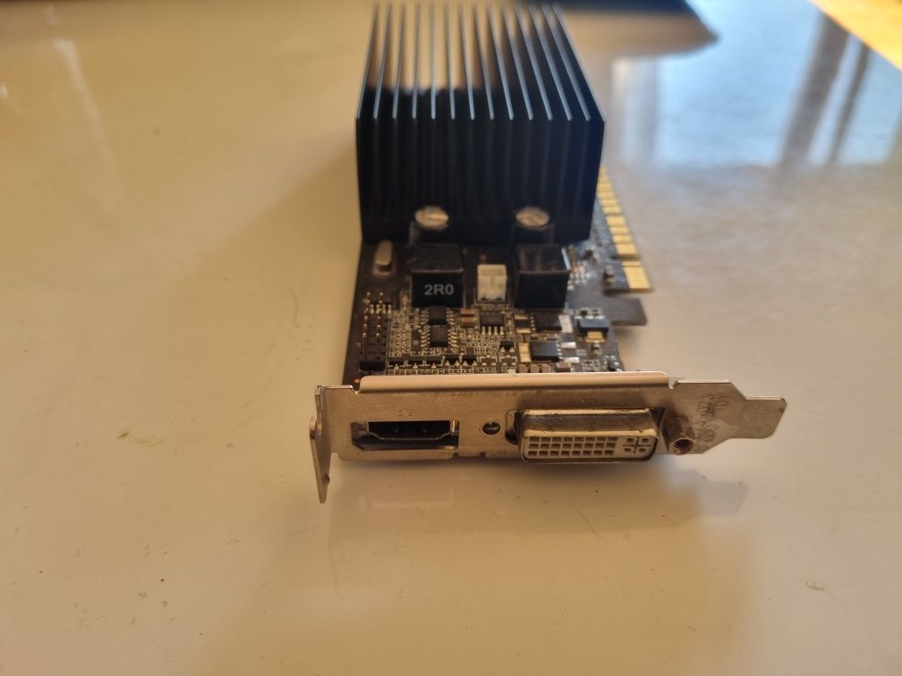 Karta graficzna NVIDIA GFORCE 210 1GB Chłodzenie pasywne